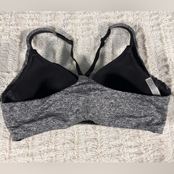 Victoria’s Secret VSX Sports Bra 34C - Picture 4 of 7